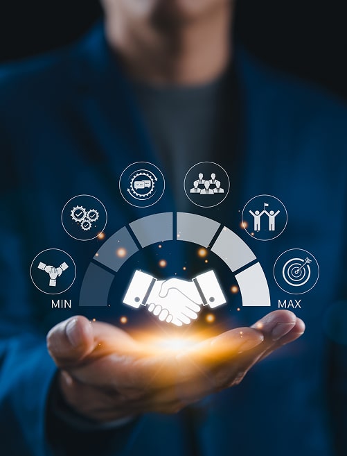 Gestion Performance : Indicateurs de Collaboration du Min au Max Main tenant une lumière dorée affichant un graphique d'indicateurs de performance, du MIN (coordination) au MAX (cible), centré sur une poignée de main symbolisant le partenariat.